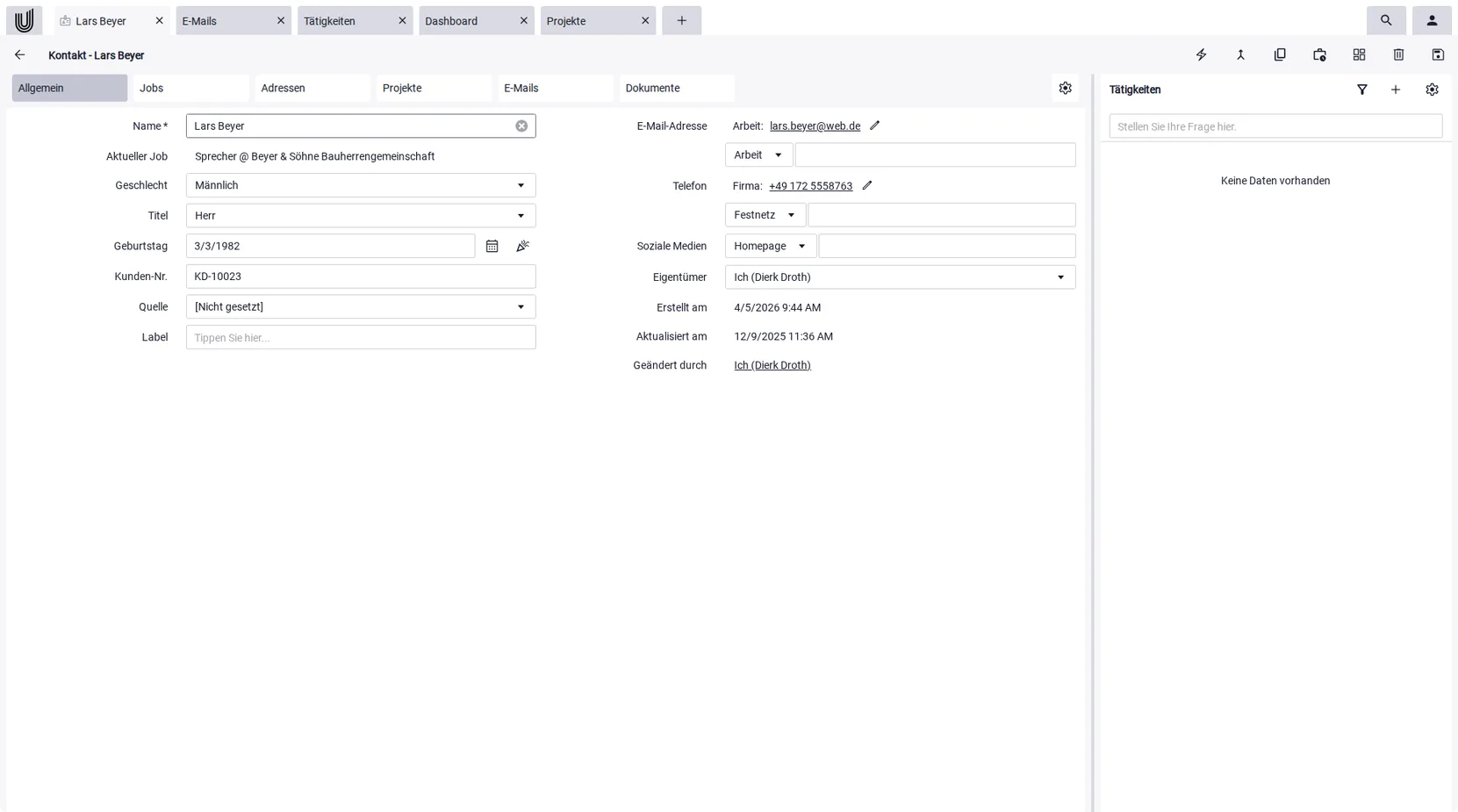 Kontaktdetail mit Jobs, Adressen und verknüpften Projekten in der Software für Kundenverwaltung Unusual Suite.